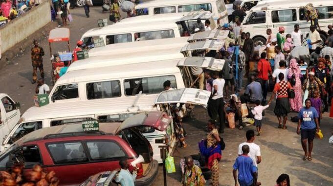 Alake, Travellers